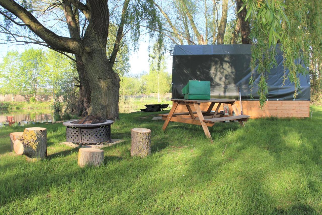 Hotel "George'S" Lakeside Wooden Tipi Clare Zewnętrze zdjęcie